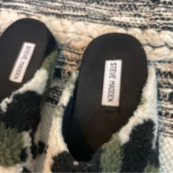 Steve Madden Camo Slippers Slip On - Picture 4 of 8